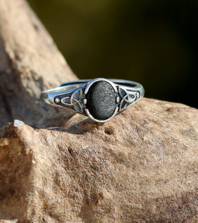 Ring Black Sea aus 925 Sterling Silber mit Strandstein / Kieselstein aus der Türkei - Schmuck aus Kieselsteinen