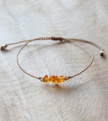 Zartes Armband mit Perlen aus Bernstein