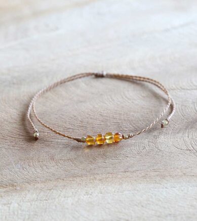 Zartes Fußbändchen mit Bernstein