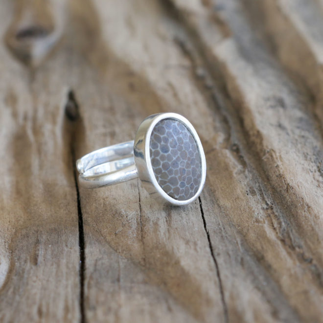 Handgemachter Ring aus 925 Sterling Silber, fossiler Stein aus dem Lake Michigan
