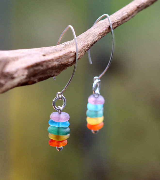 Ohrringe Pieces of Rainbow, Seeglas in den Farben des Regenbogens, 925 Sterling Silber