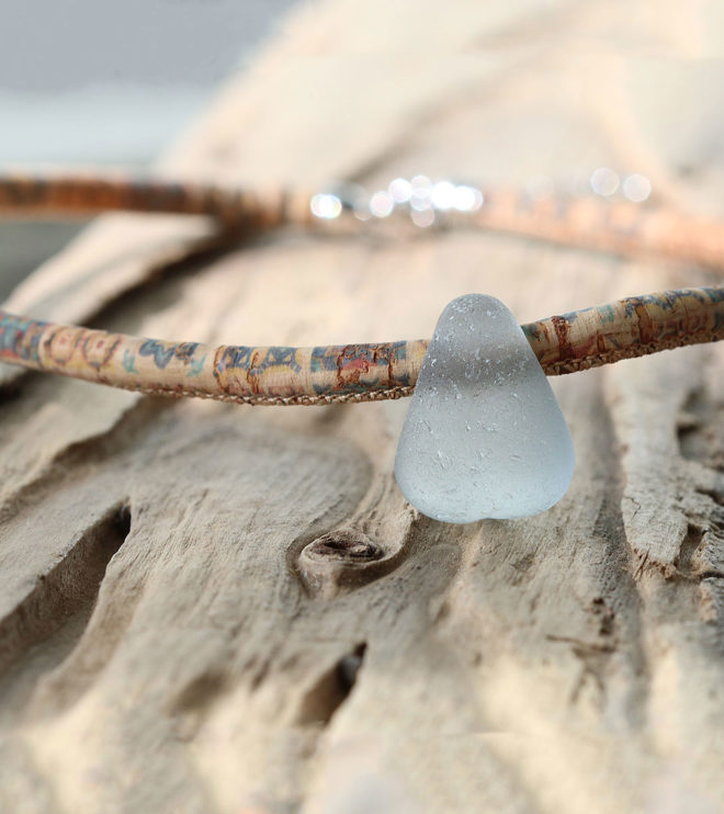 Halskette / Halsband aus Kork mit Seeglas / Meerglas / Strandglas