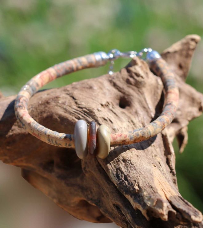 Armband aus Kork mit Kieselstein und Seeglas / Meerglas - Schmuck aus Kork