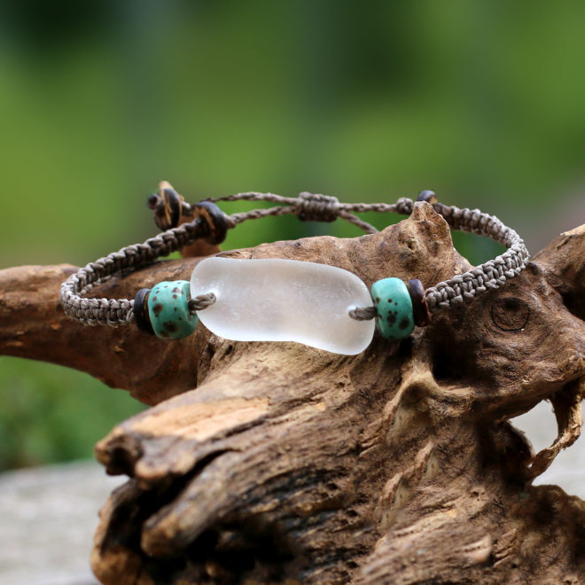 Armband Nomadin, Seeglas / Meerglas, Makramee, Keramikperlen und Kokosnuss