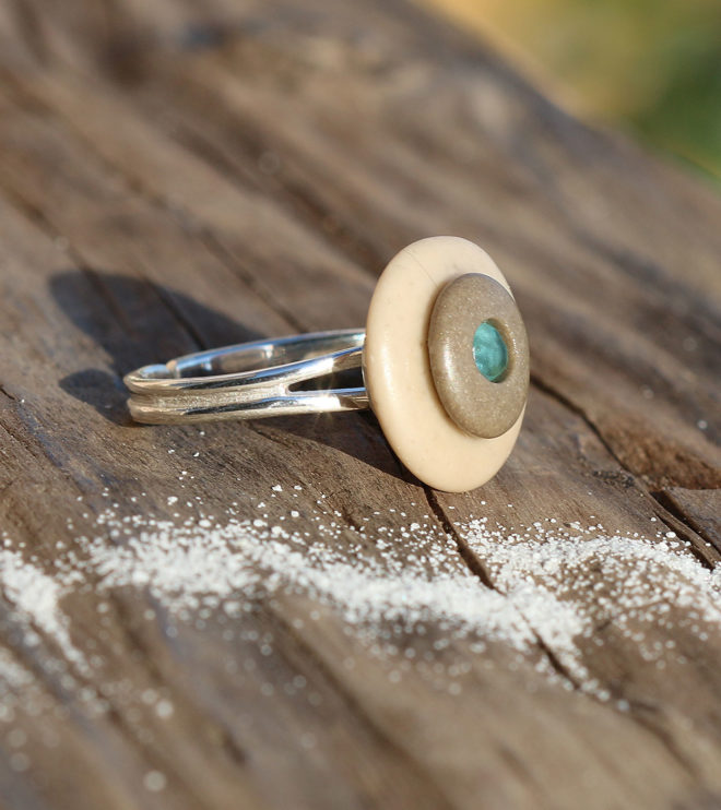Einstellbarer Ring mit Kieselstein / Strandstein und Seeglas / Meerglas aus 925 Sterling Silber