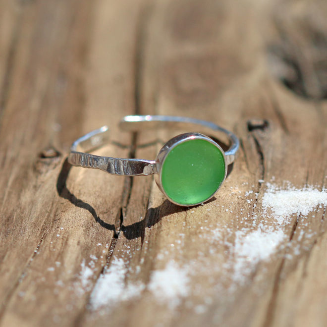 Gehämmerter Ring aus 925 Sterling Silber, Seeglas in Grün
