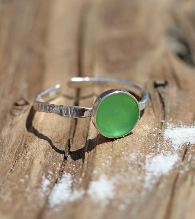 Gehämmerter Ring aus 925 Sterling Silber, Seeglas in Grün