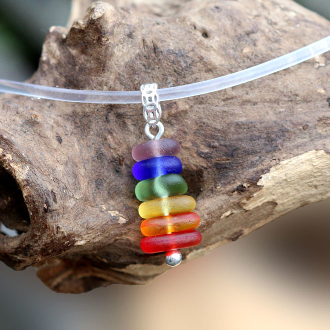 Halskette Regenbogen, Seeglas / Meerglas in Regenbogenfarben, transparentes Kautschukband mit Verschluss aus 925 Sterling Silber