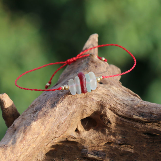 Armband Rotes Meer, Seeglas / Strandglas und Messingperlen, zart