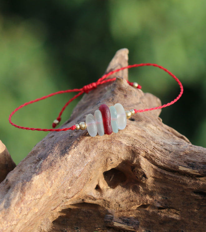 Armband Rotes Meer, Seeglas / Strandglas und Messingperlen, zart