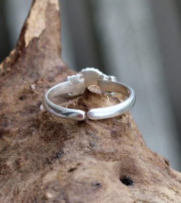 Ring aus 925 Sterling Silber, einstellbar, mit Seeglas / Meerglas in Türkis.