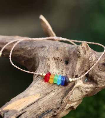 Zartes Fußbändchen mit Seeglas / Meerglas in bunt, Farben des Regenbogens