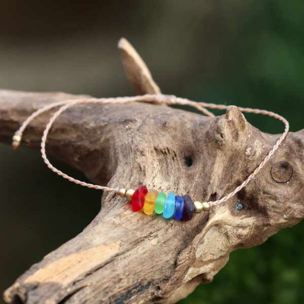 Zartes Fußbändchen mit Seeglas / Meerglas in bunt, Farben des Regenbogens