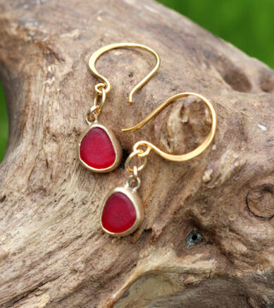 Ohrringe Rotes Meer, vergoldet mit Seeglas in Rot - Schmuck aus Seeglas