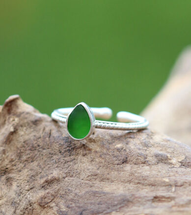 Ring aus echt Silber mit Meerglas / Strandglas in Grün