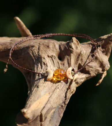 Zartes Fussbaendchen Mondphase, Bernstein und Monde aus Kokosnuss