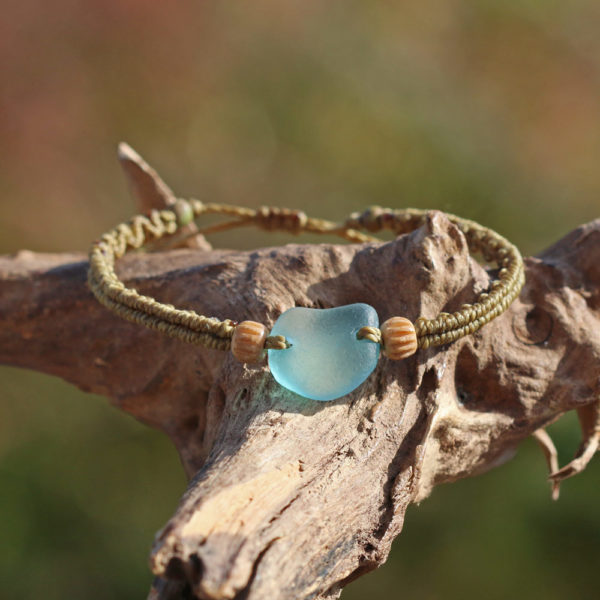 Armband Salty Soul - Makramee in Mossgruen mit Strandscherbe / Seeglas in Türkis und Ethnoperlen
