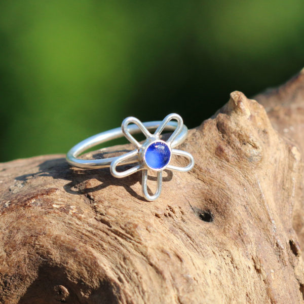 Ring aus 925 Sterling Silber, Blume, Seeglas / Strandscherbe in Blau