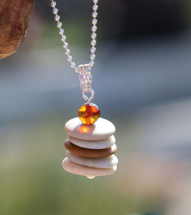 Halskette Sonne über Berlin, Kieselsteine und Bernstein an 925 Sterling Silber Kugelkette