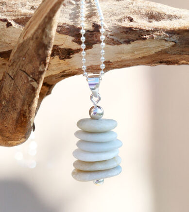 Halskette Steinmännchen - Kugelkette aus 925 Sterling Silber mit kleinen Kieselsteinen / Strandsteinen