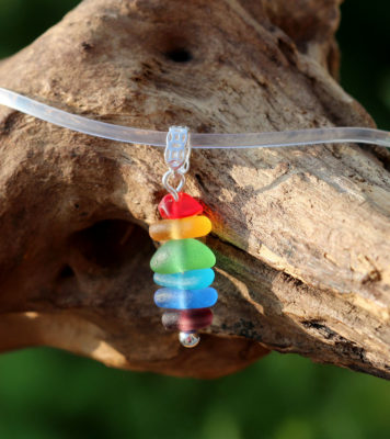 Schmuck aus Seeglas in den Farben des Regenbogens - Anhänger - Halskette