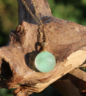 Halskette mit Murmel aus Seeglas und Kette aus 925 Sterling Silber, vergoldet
