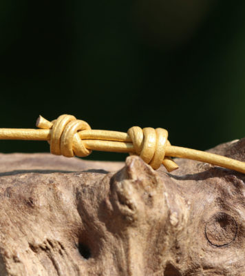 Verschluss Lederband in Gold, Schiebeknoten