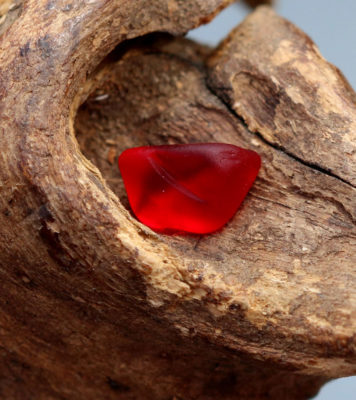 Seeglas / Strandglas in Rot