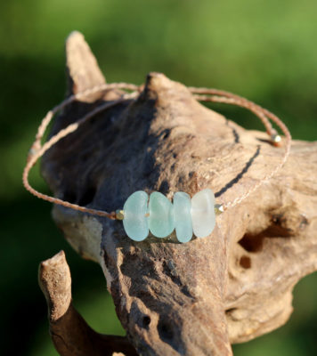 Nordlicht - Zartes Armbändchen mit kleinen Strandscherben / Seeglas / Strandglas