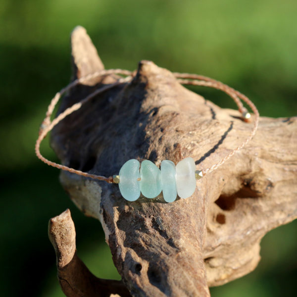 Nordlicht - Zartes Armbändchen mit kleinen Strandscherben / Seeglas / Strandglas