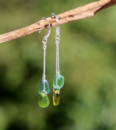 Ohrringe aus 925 Sterling Silber mit Seeglas / Meerglas / Strandglas in Grün