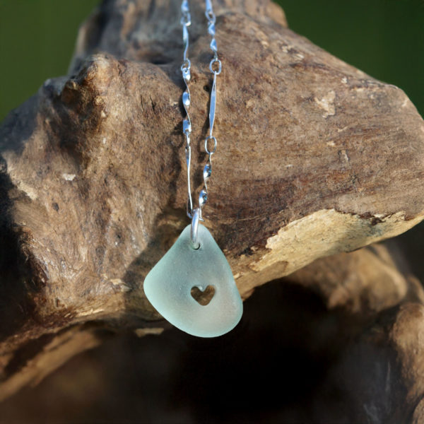 Halskette aus 925 Sterling Silber mit Seeglas / Meerglas, Herz, handgemacht, mint