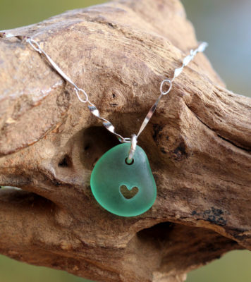Halskette aus 925 Sterling Silber mit Seeglas / Meerglas, Herz, handgemacht, grün