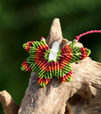 Makrameeschmuck mit Seeglas - buntes Blatt, Herbst