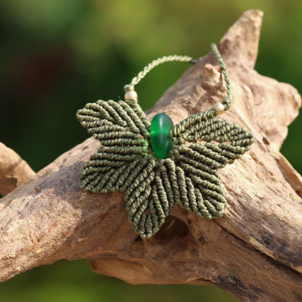 Makrameeschmuck mit Meerglas - grünes Blatt, Herbst