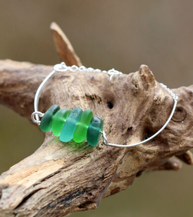 Armband aus 925 Sterling Silber mit Meerglas / Strandglas und Verlängerungskette.