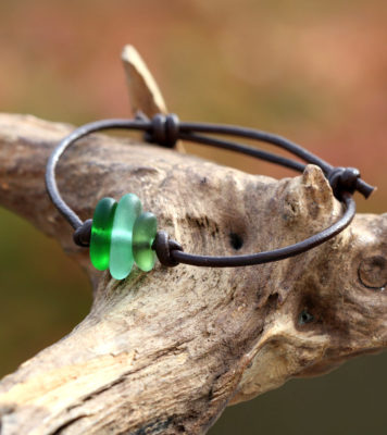 Lederarmband mit Strandglas / Seeglas - Schmuck aus Strandgut