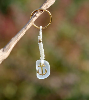 Schlüsselanhänger / Taschenanhänger mit Seeglas / Meerglas und Anker - Ankerplatz