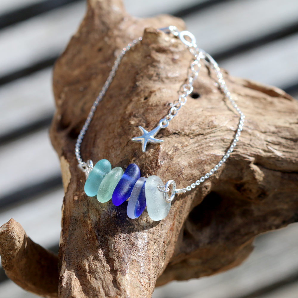 Zartes Armband mit Strandscherben und Seestern aus 925 Sterling Silber.