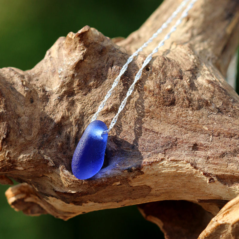 Halskette mit dunkelblauem Seeglas / Meerglas, 925 Sterling Silber