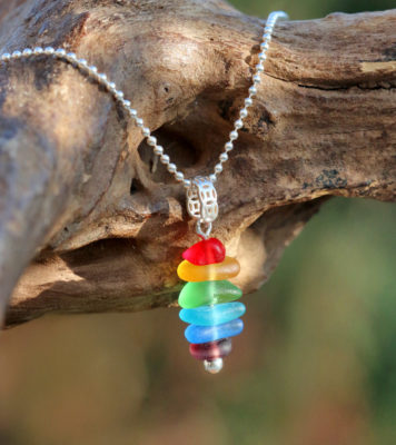 Schmuck aus Seeglas in den Farben des Regenbogens - Anhänger am Kugelkette aus 925 Sterling Silber
