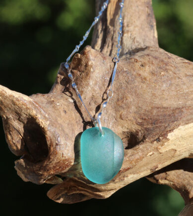 Schmuck aus Strandgut - minimalistische Halskette aus 925 Sterling Silber mit Meerglas in Türkis