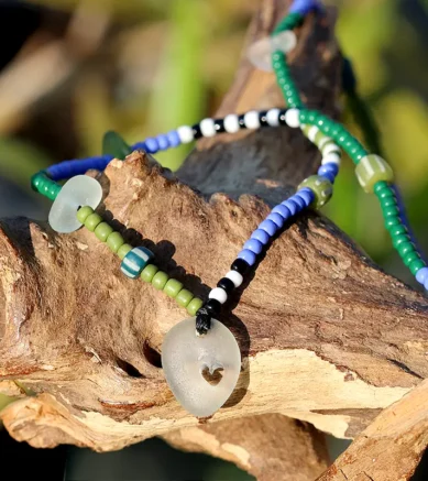 Schmuck aus Strandglas - Halskette Salzwasserherz im Ethno-Look. Nicht nur für moderne Hippies.