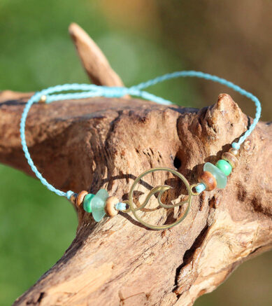 Armbändchen mit Strandscherben / Seeglas und Welle aus Edelstahl, Gold