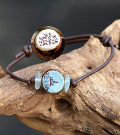 Armband - Lederband mit Keramikperle und Seeglas - Be a lighthouse in someones storm
