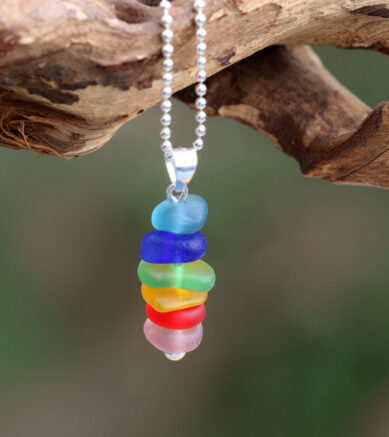 Schmuck aus Seeglas in den Farben des Regenbogens - Anhänger am Kugelkette aus 925 Sterling Silber