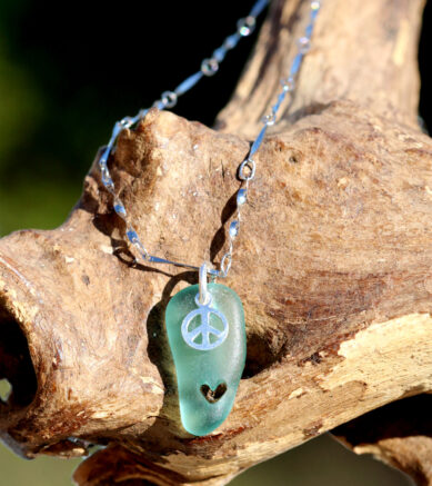 Schmuck aus Strandgut / Seeglas - Halskette Peace & Love, Peacezeichen aus Sterling Silber
