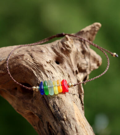 Zartes Fußbändchen mit Seeglas / Meerglas in bunt, Farben des Regenbogens