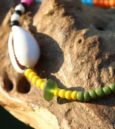 Ethno-Schmuck mit Muscheln - Armband in Bunt