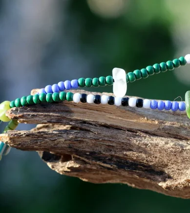 Schmuck aus Meerglas - Halskette Salzwasserherz im Ethno-Look. Nicht nur für moderne Hippies.